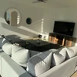 Panoramic View With Garden 아파트 몽트뢰