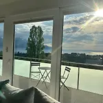 Panoramic View With Garden 몽트뢰