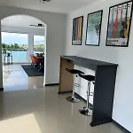 Panoramic View With Garden 아파트 *