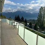 Panoramic View With Garden 아파트