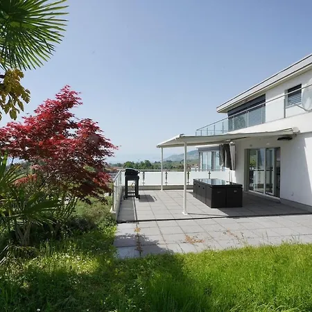 Panoramic View With Garden Apartment