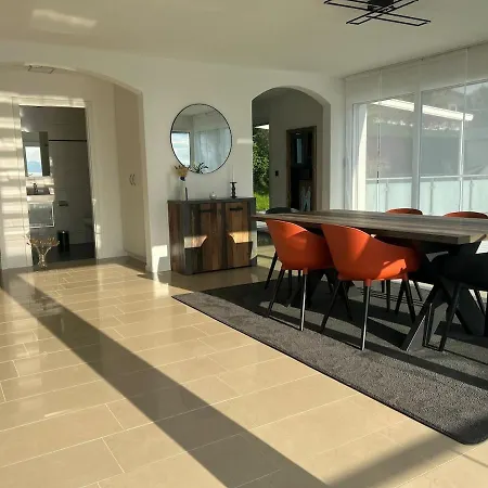 Panoramic View With Garden Montrö