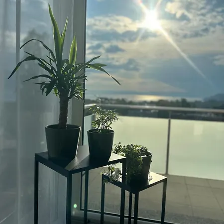 Panoramic View With Garden Daire