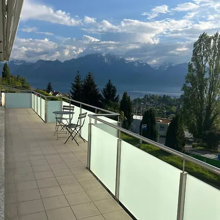 Panoramic View With Garden Daire