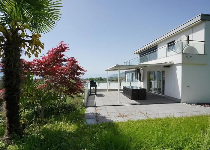 Panoramic View With Garden Apartament