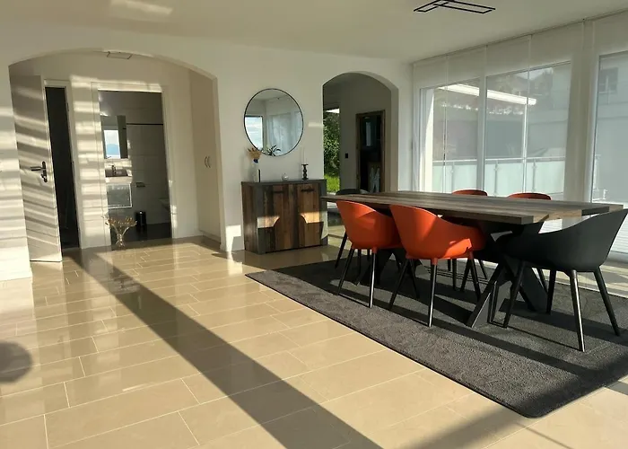 Panoramic View With Garden 蒙特勒