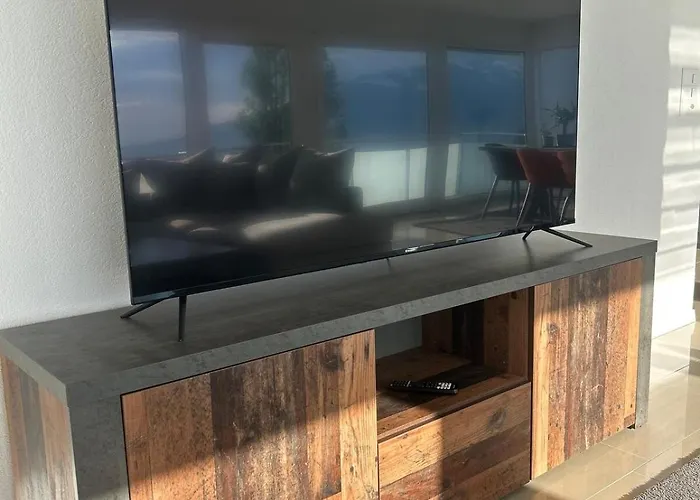 Panoramic View With Garden Apartament Montreux