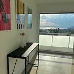 Panoramic View With Garden شقة