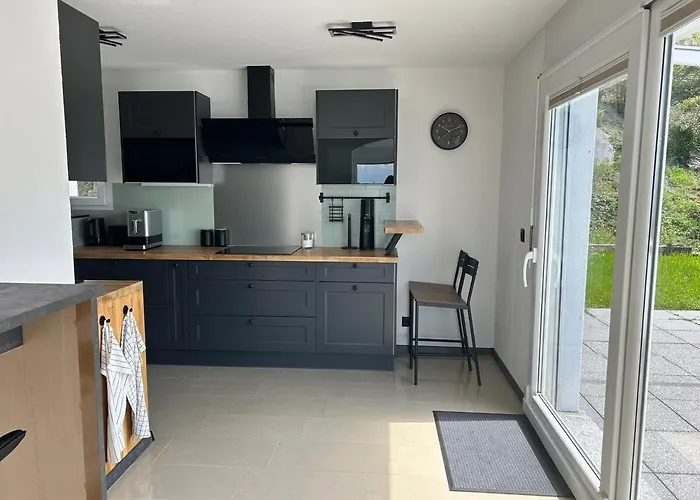 Panoramic View With Garden Apartmán Montreux