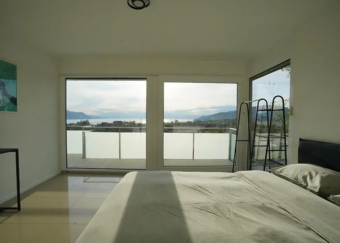 Panoramic View With Garden Apartmán *