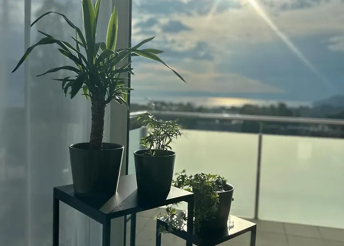 Panoramic View With Garden Apartmán